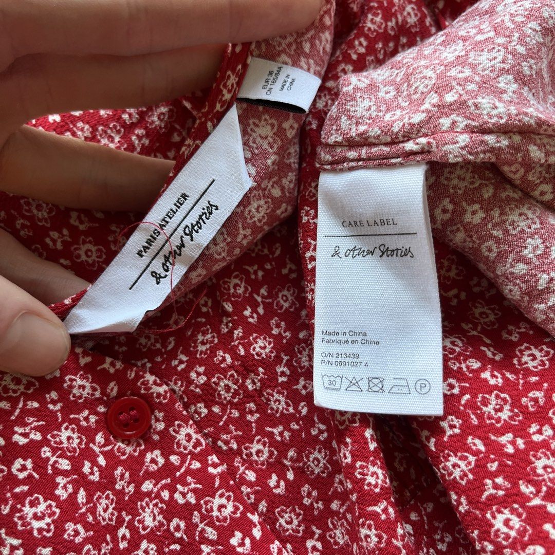 Paris Atelier Red Floral Dress (Kategori: Gaun & Rok) berada di Jambi. Dikirim oleh kalcergirl (ID iklan 1449280412, Gambar 3). Deskripsi: *ParisAtelier Red floral dress Size M Comfy Fabric lost 4 buttons Authentic 9/10 Condition — Measurement : Bust Length — Note : - Barangnya cuma ada satu - Pengiriman dari Kota Jambi - Namanya belanja online pasti berkaitan dengan ongkos kirim - Lebih baik nyesel beli daripada nyesel gabeli.