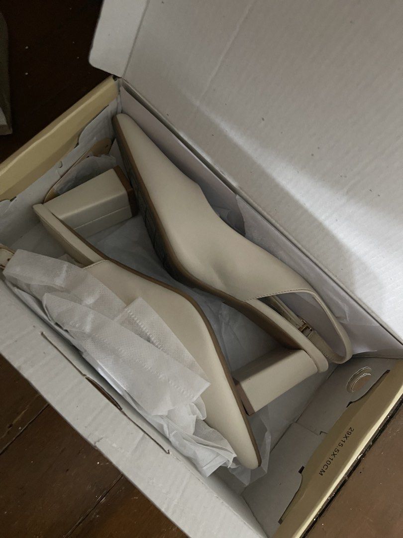 PARISIAN HEELS (Category: Heels) located in Marikina City. Submitted by jrm___ (Listing ID 1449119468, Image 2). Description: USED ONCE SA OATH TAKING BUYER WILL BOOK LAS PINAS POCATION.