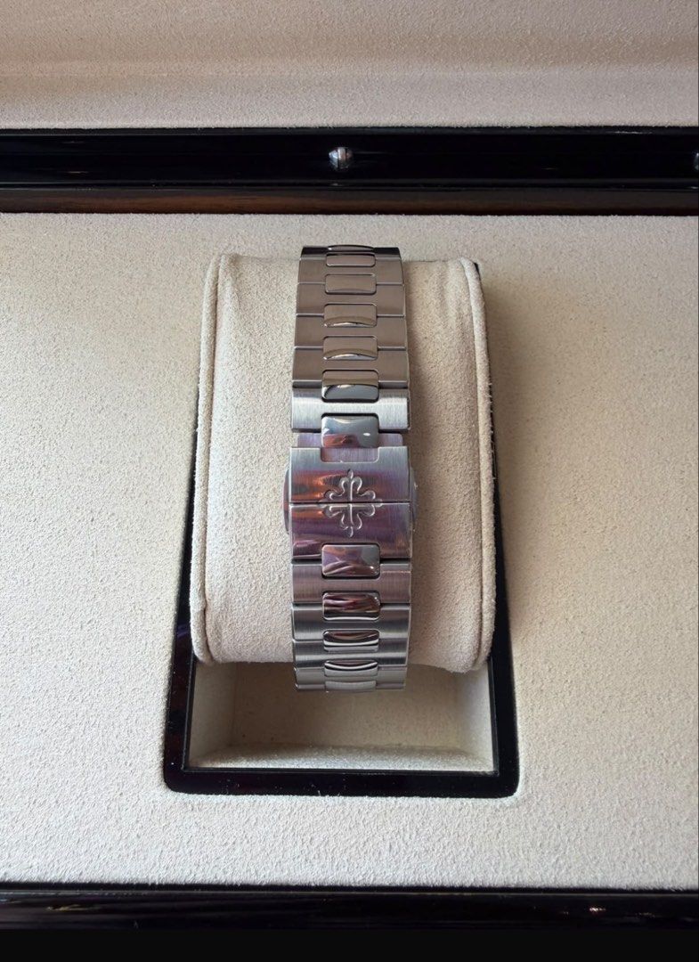 Patek Philippe Nautilus 5712 (Category: Luxury Watches) located in Marikina City. Submitted by mysticcat.10f903 (Listing ID 1449256393, Image 2). Description: complete set.