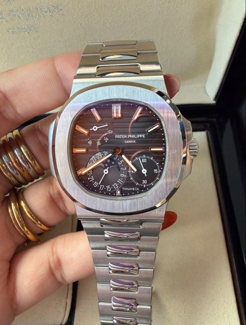 Patek Philippe Nautilus 5712 (Category: Luxury Watches) located in Marikina City. Submitted by mysticcat.10f903 (Listing ID 1449256393, Image 1). Description: complete set.