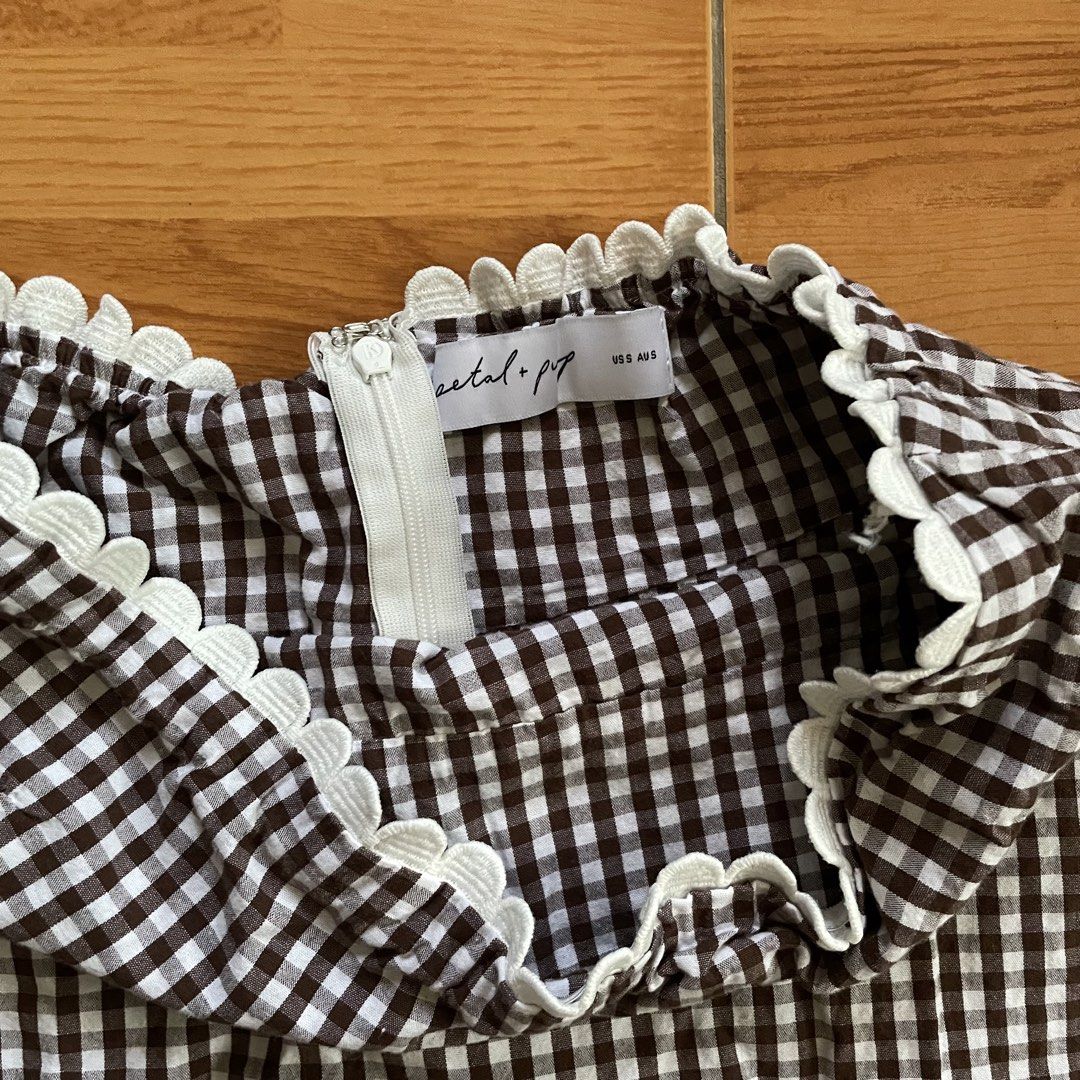 Kyle Brown Gingham Tube Top (Category: Sleeveless) located in Santa Rosa. Submitted by jamrose (Listing ID 1449159652, Image 3). Description: Top only S-m No flaws! .