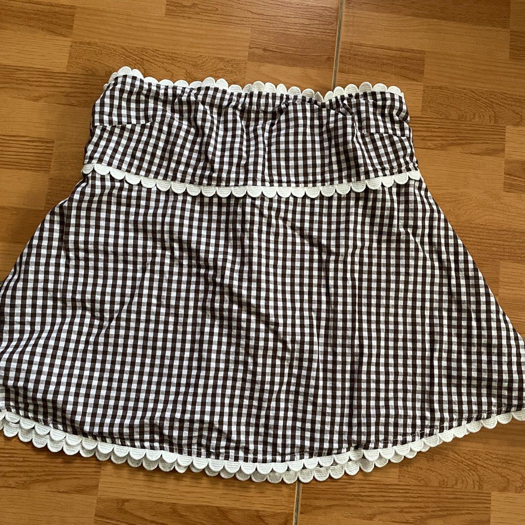 Kyle Brown Gingham Tube Top (Category: Sleeveless) located in Santa Rosa. Submitted by jamrose (Listing ID 1449159652, Image 2). Description: Top only S-m No flaws! .