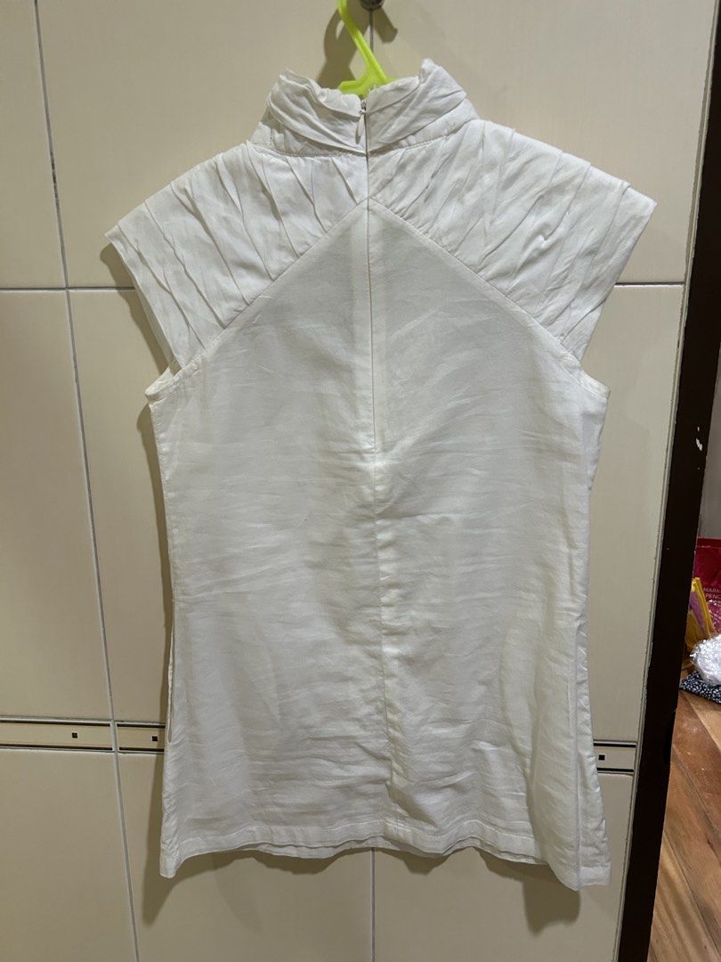 Take Both! Plains & Prints White Mandarin Collar Top XS (Category: Blouses) located in Manila. Submitted by Declutterland (Listing ID 1449264867, Image 3). Description: - White top from Plains & Prints - Mandarin collar with front keyhole detail - Cap sleeves with shoulder pleats - Back zipper closure - Size XS - Versatile for dressing up or down.