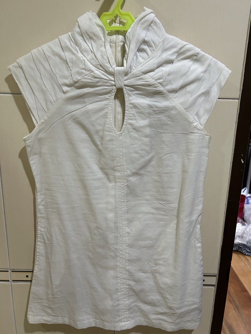 Take Both! Plains & Prints White Mandarin Collar Top XS (Category: Blouses) located in Manila. Submitted by Declutterland (Listing ID 1449264867, Image 1). Description: - White top from Plains & Prints - Mandarin collar with front keyhole detail - Cap sleeves with shoulder pleats - Back zipper closure - Size XS - Versatile for dressing up or down.