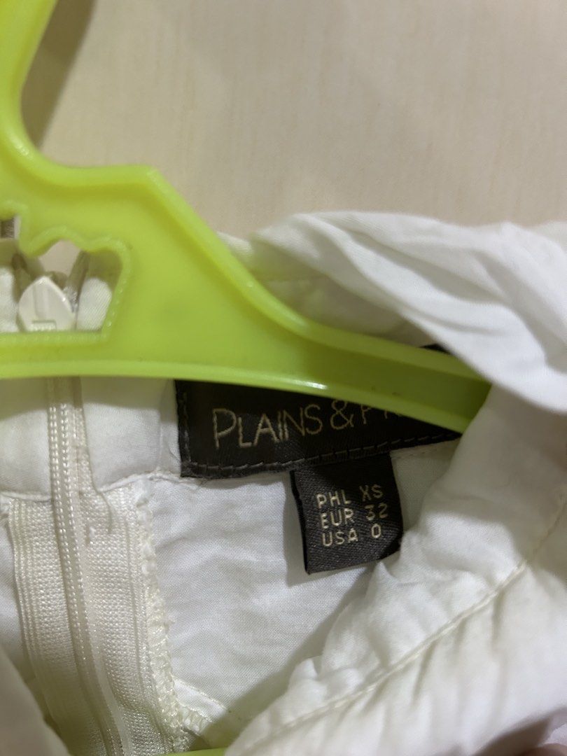 Take Both! Plains & Prints White Mandarin Collar Top XS (Category: Blouses) located in Manila. Submitted by Declutterland (Listing ID 1449264867, Image 2). Description: - White top from Plains & Prints - Mandarin collar with front keyhole detail - Cap sleeves with shoulder pleats - Back zipper closure - Size XS - Versatile for dressing up or down.