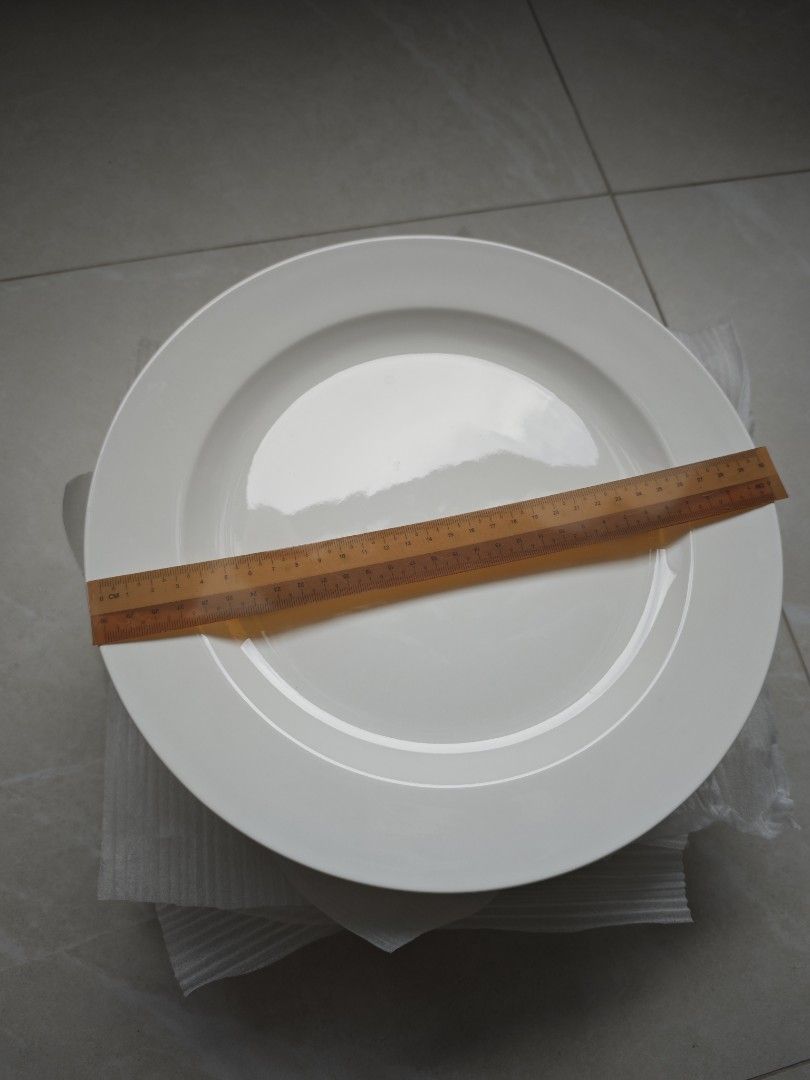 Plates and ramekins507021163213639684