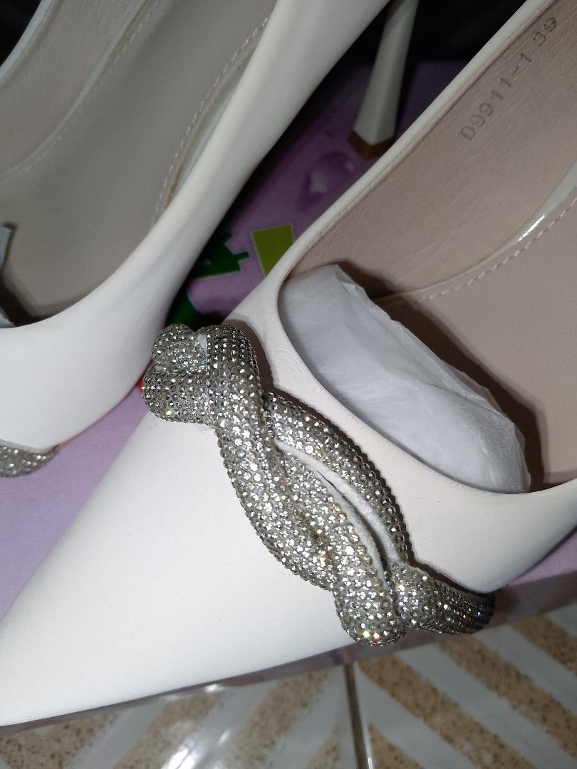 RUSH Pointed Heels Toe Stilettos with Crystal Knot | Size 39 (Category: Heels) located in Mabalacat. Submitted by _evaraaphrodite (Listing ID 1449299074, Image 2). Description: RUSH RUSH Upgrade your shoe game with these 4-inch stilettos ✨ Worn only twice—parang brand new pa. Versatile color, madaling i-match sa casual or formal outfits. Size: 39 (UK 6 / US 8) Style: Pointed toe with crystal knot Heel: 4” stiletto 📍 Dau, Mabalacat Ready for ship