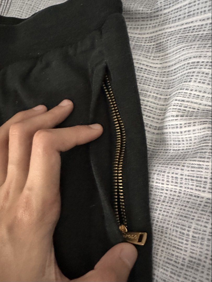 POLO LONG PANTS （分類：嬰兒及小童流行時尚）位於 Hong Kong。 由 happy.shoppinghk 提交（商品編號 1449206152，圖片 2）。簡介： Size M Length : 85 CM Width : 21.5 CM。