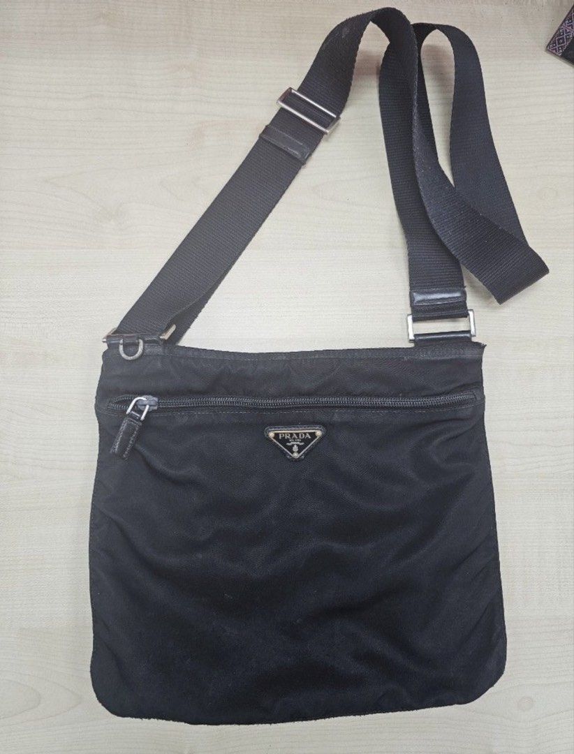 Prada Bag (Category: Bags & Wallets) located in Kuala Lumpur. Submitted by msb4h (Listing ID 1449294343, Image 2). Description: .