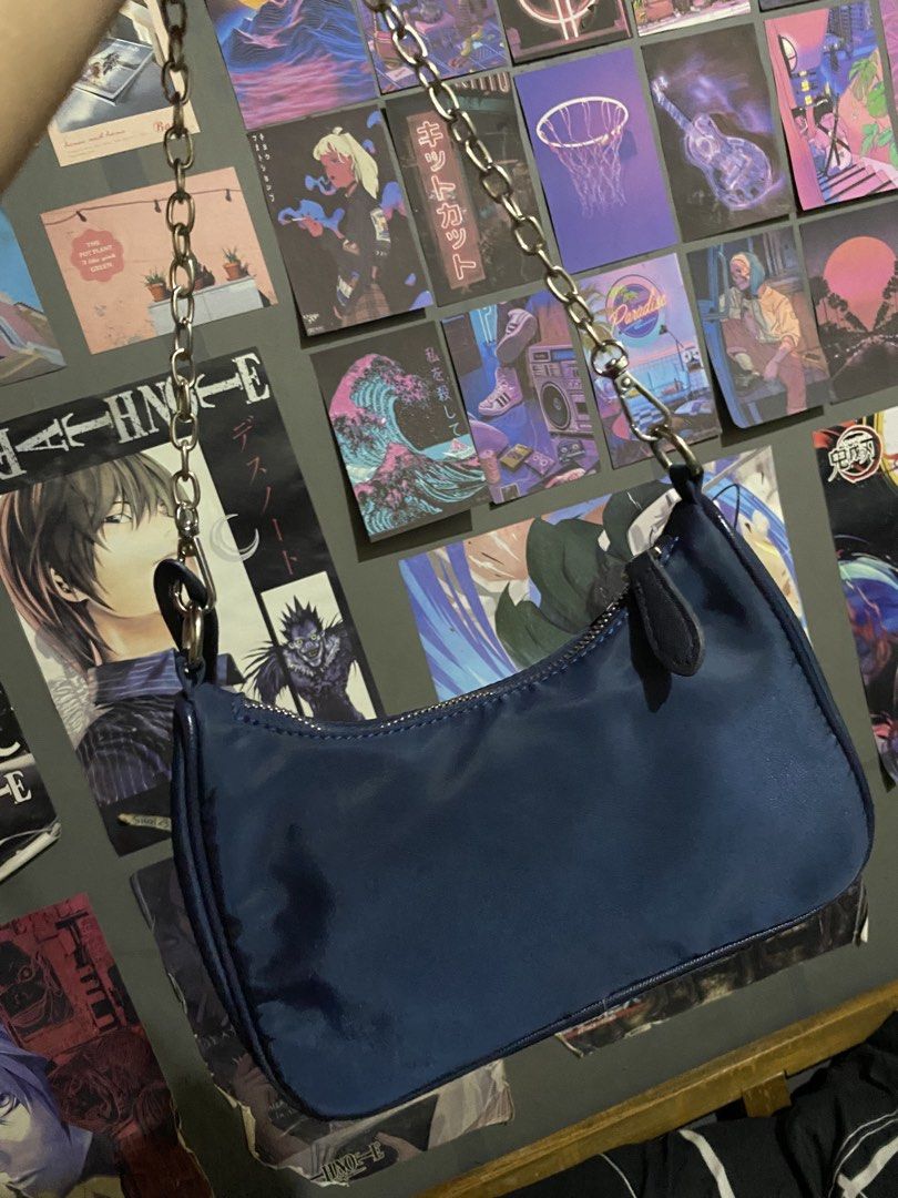 Prada Re-Edition 2005 (Category: Luxury Bags & Wallets) located in Santiago. Submitted by kimshai888 (Listing ID 1449285345, Image 3). Description: .