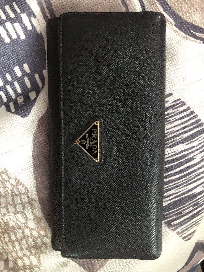 Prada wallet (Category: Luxury Bags & Wallets) located in Cainta. Submitted by lilicute06 (Listing ID 1449205991, Image 1). Description: From japan Good condition .