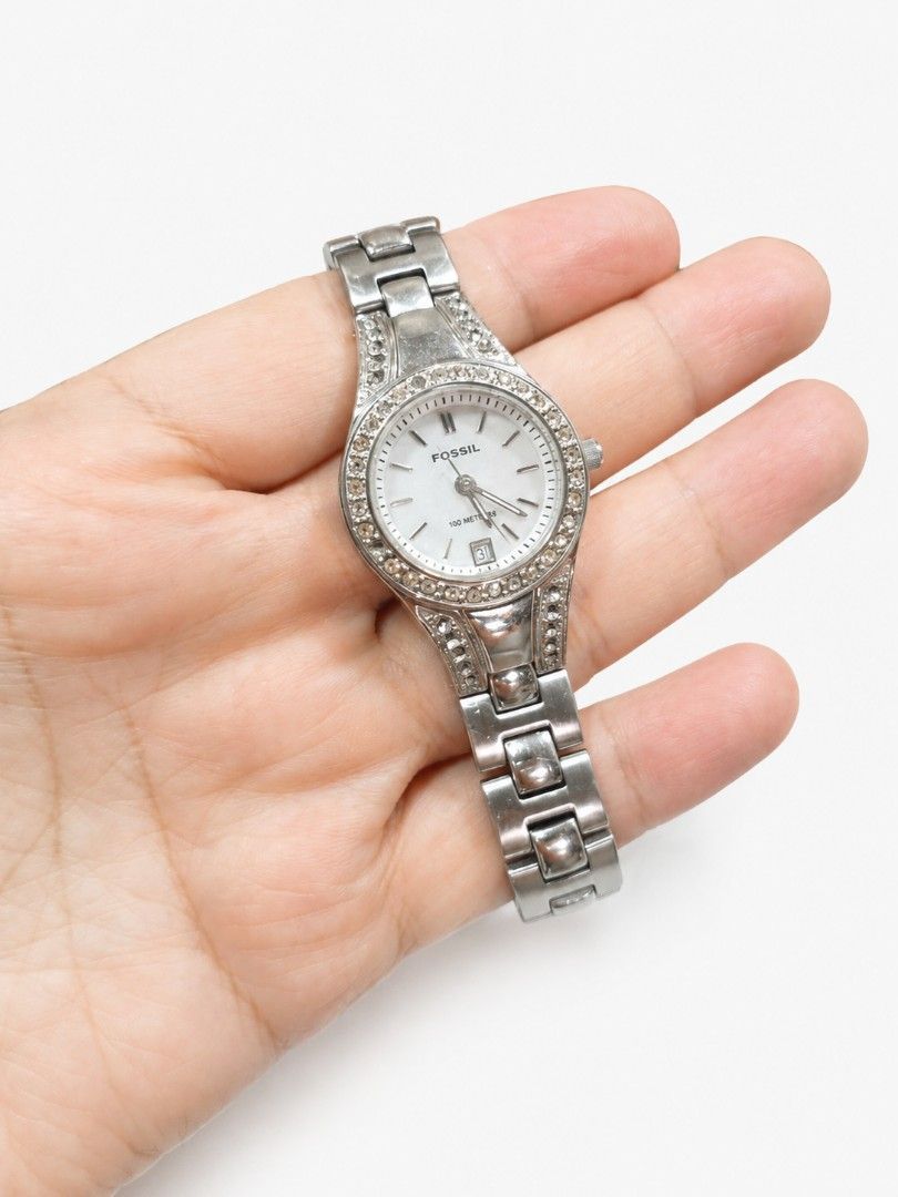 Preloved Fossil Watch (Category: Luxury Watches) located in Pasig City. Submitted by msdealsstyles (Listing ID 1449207716, Image 1). Description: Preloved Fossil Watch 6.5 inches wrist size.