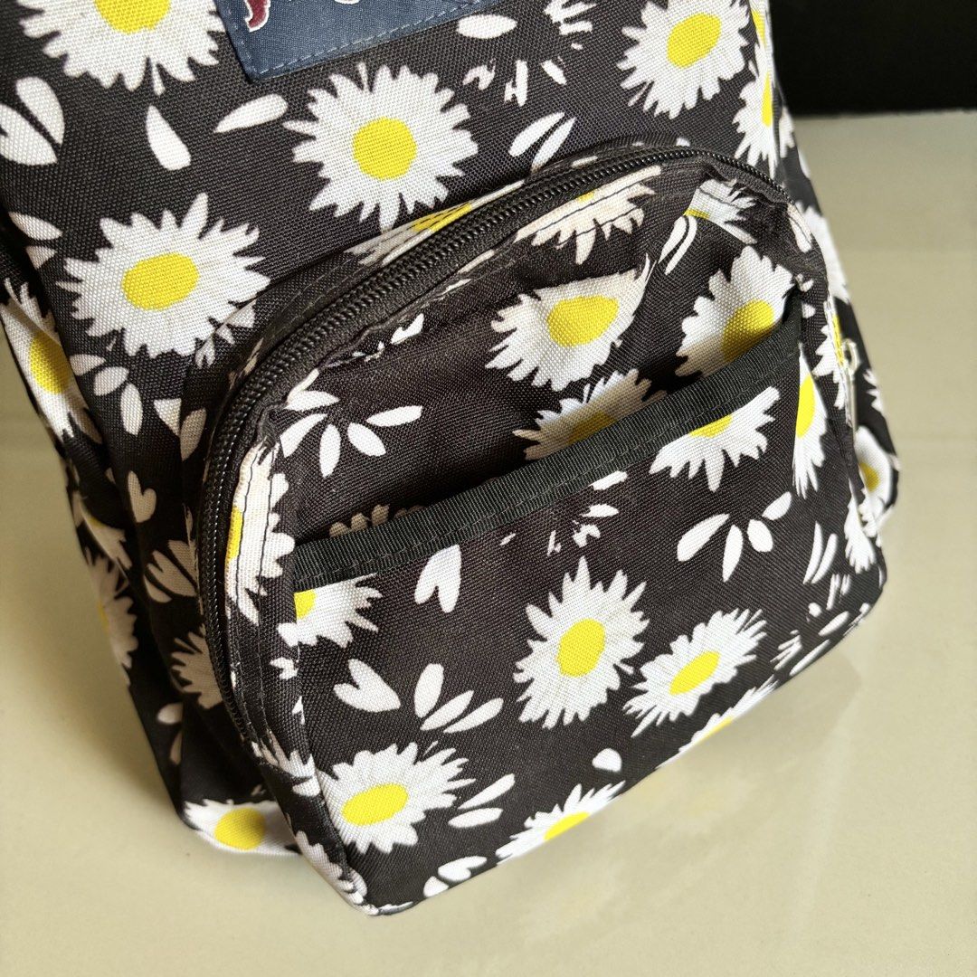 Preloved Mini Jansport Daisy Backpack Original (Kategori: Tas & Dompet Wanita) berada di Jakarta Pusat. Dikirim oleh butterscotchcoffee (ID iklan 1449193342, Gambar 3). Deskripsi: .