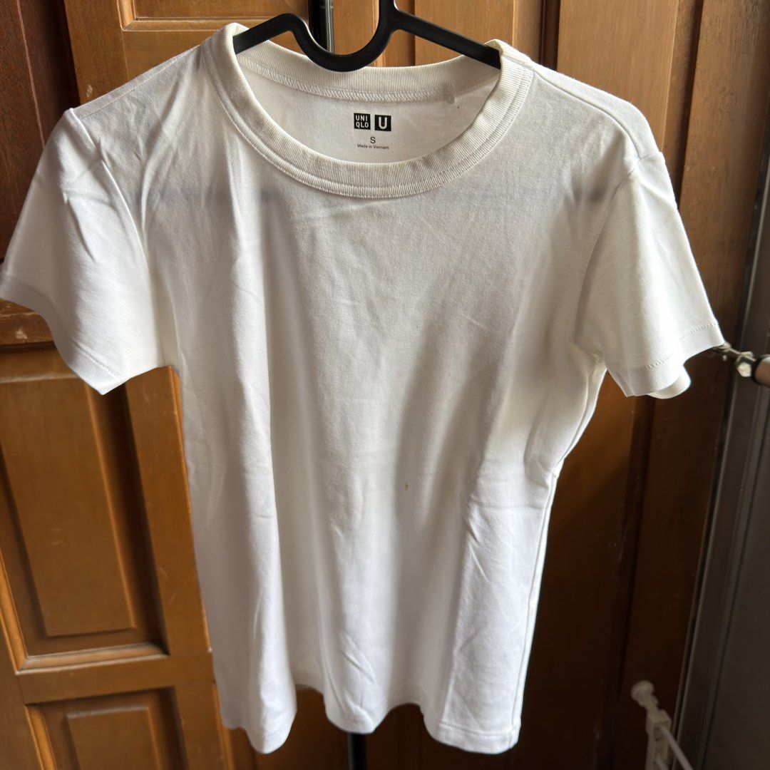 Preloved Uniqlo crew neck shirt (Category: Shirts) located in Angeles City. Submitted by joshlp (Listing ID 1449146928, Image 1). Description: 7 colors available Mint green Dark blue Light pink Pink White Brown Dark green Buy all for 1500 250 each Please expect minor stains, as this item has been in storage. If you would like it to be washed before shipping, please allow an additional 3–5 days for processing prior to dispatch..