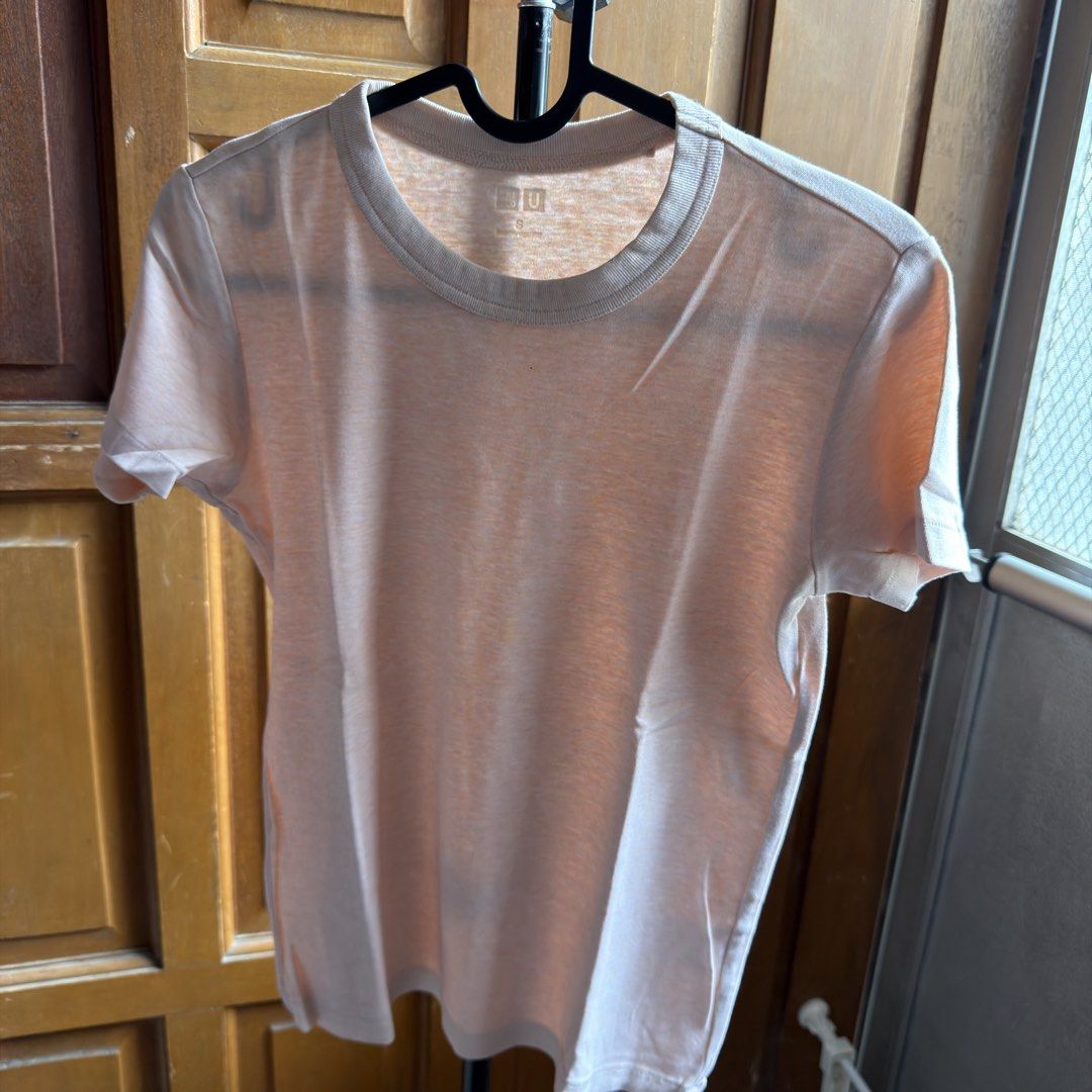 Preloved Uniqlo crew neck shirt (Category: Shirts) located in Angeles City. Submitted by joshlp (Listing ID 1449146928, Image 3). Description: 7 colors available Mint green Dark blue Light pink Pink White Brown Dark green Buy all for 1500 250 each Please expect minor stains, as this item has been in storage. If you would like it to be washed before shipping, please allow an additional 3–5 days for processing prior to dispatch..