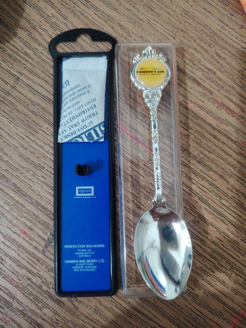 Rainbow's End NZ Premier Theme Park collectible (Category: Vintage Collectibles) located in Caloocan City. Submitted by cres03 (Listing ID 1449258455, Image 2). Description: - Collectible spoon from Rainbow's End, New Zealand's premier theme park. - Features intricate detailing and a classic spoon design. - Comes in its original, protective packaging. - A unique souvenir for collectors or theme park enthusiasts. - In excellent, well-preserved con