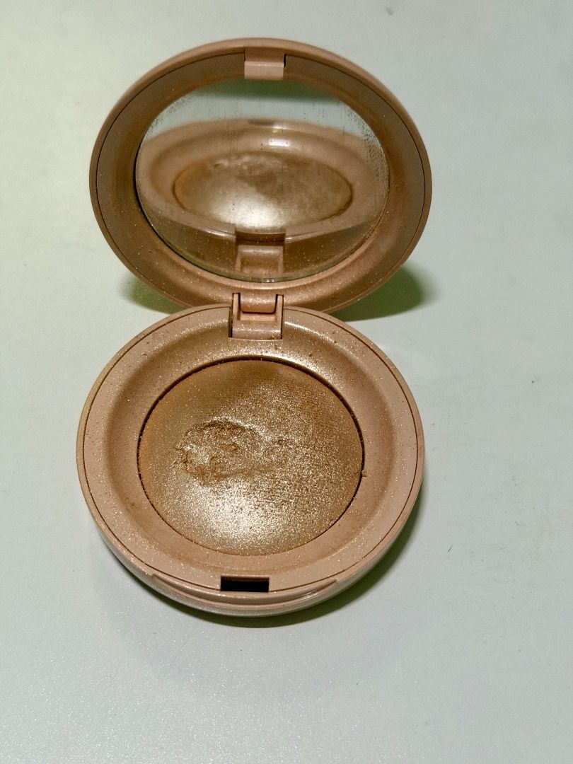 Rare Beauty Exhilarate Highlighter (Category: Makeup) located in Manila. Submitted by angelyelsha (Listing ID 1449107517, Image 2). Description: Purchased from Sephora on Dec. 9, 2025. Approximately 87 to 93% remaining. Product was accidentally scraped (see photos). Size: 2.5 g (0.09 oz). Original purchase price: ₱1,900..