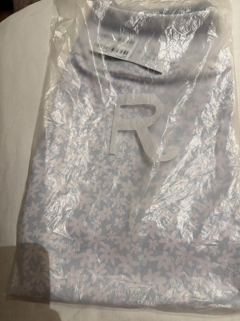 Recess The Long Short Daisy Print Size 2 (Category: Shorts) located in Makati City. Submitted by inezlebron (Listing ID 1449225751, Image 2). Description: - Brand: Recess - Style: The Long Short - Print: Cute Daisy Print - Size: 2 - Condition: Brand new, still in original packaging - Original Price: PHP2498.00 - Perfect for: Casual wear.