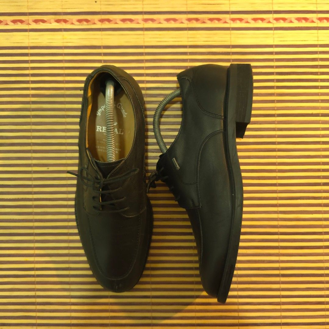 Regal Split-toe Oxford Shoes (Category: Dress Shoes) located in Cagayan de Oro. Submitted by dump.gallery (Listing ID 1449167387, Image 2). Description: Regal Split-toe Oxford Shoes 8.5-9 US/26.5 cm Condition rate: 9/10 Color rate: 10/10 Issue/s: Minimal Heeldrag.