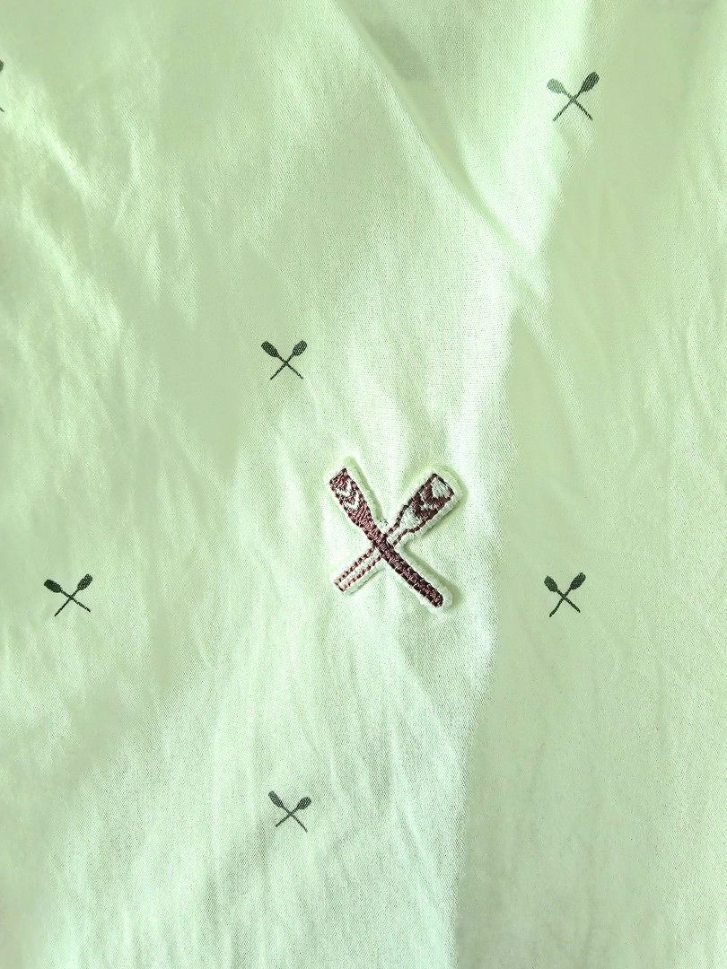Regatta White Short Sleeve Shirt - Medium (Category: Tshirts & Polo Shirts ) located in Quezon City. Submitted by dbjhub (Listing ID 1432855353, Image 2). Description: - Regatta short sleeve shirt - Size: Medium - Design: Crossed oars pattern - Style: Button-down - Condition: Good.