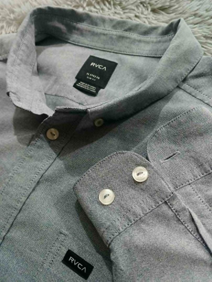 RVCA Slim Fit Button Down Shirt Grey XL (Category: Tshirts & Polo Shirts ) located in Pasig City. Submitted by oo7-thriftnflip-oo7 (Listing ID 1449145598, Image 2). Description: RVCA "That'll Do" Stretch Woven Long Sleeve Shirt Condition: Excellent Color Rate: 9/10 Size on Tag: XL Dimes: W-23" x L-31" Price: ₱480 +shipping fee 📌 NOTE: Pls. Manage your Expectation, you are dealing with thrifted / Preloved items , Minimal & Unseen flaws must be co