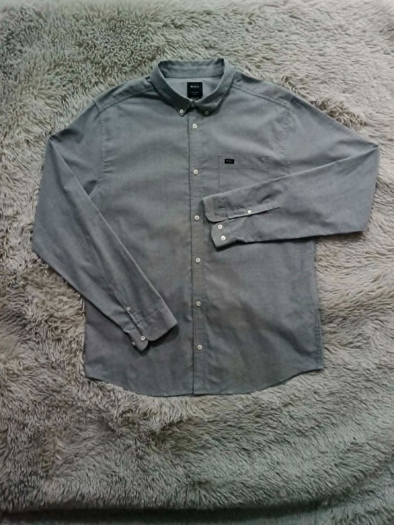 RVCA Slim Fit Button Down Shirt Grey XL (Category: Tshirts & Polo Shirts ) located in Pasig City. Submitted by oo7-thriftnflip-oo7 (Listing ID 1449145598, Image 3). Description: RVCA "That'll Do" Stretch Woven Long Sleeve Shirt Condition: Excellent Color Rate: 9/10 Size on Tag: XL Dimes: W-23" x L-31" Price: ₱480 +shipping fee 📌 NOTE: Pls. Manage your Expectation, you are dealing with thrifted / Preloved items , Minimal & Unseen flaws must be co