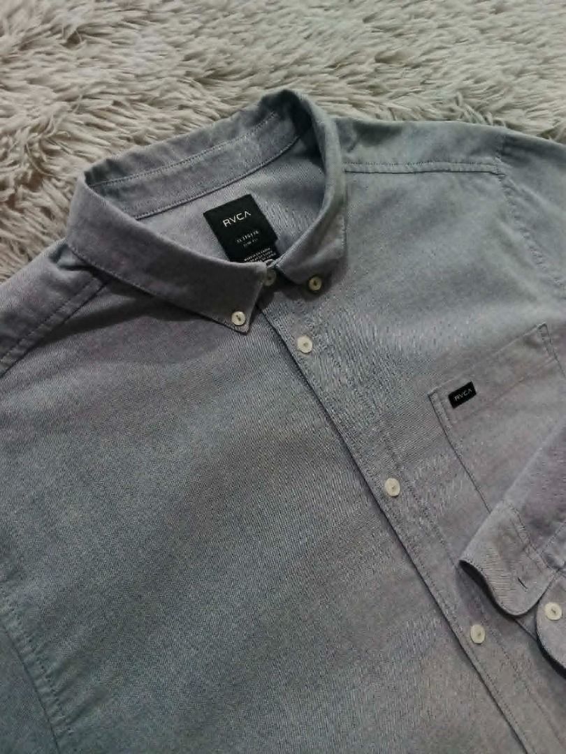 RVCA Slim Fit Button Down Shirt Grey XL (Category: Tshirts & Polo Shirts ) located in Pasig City. Submitted by oo7-thriftnflip-oo7 (Listing ID 1449145598, Image 1). Description: RVCA "That'll Do" Stretch Woven Long Sleeve Shirt Condition: Excellent Color Rate: 9/10 Size on Tag: XL Dimes: W-23" x L-31" Price: ₱480 +shipping fee 📌 NOTE: Pls. Manage your Expectation, you are dealing with thrifted / Preloved items , Minimal & Unseen flaws must be co
