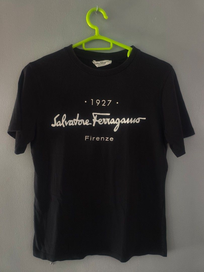 Salvatore Ferragamo t-shirt (Category: Announcements) located in Cagayan de Oro. Submitted by jamesb2854 (Listing ID 1449156311, Image 1). Description: This black Salvatore Ferragamo t-shirt features a distinctive "1927" logo graphic on the chest. Good condition Color rate 7.5/10 Dimes: 16.5×25 inches.