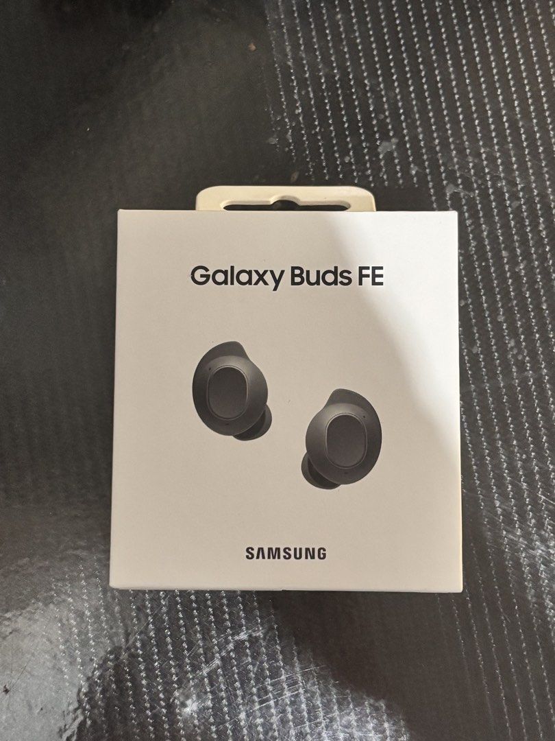 Samsung Ear buds (Category: Earphones) located in Manila. Submitted by kattlacsamana (Listing ID 1449144880, Image 2). Description: .