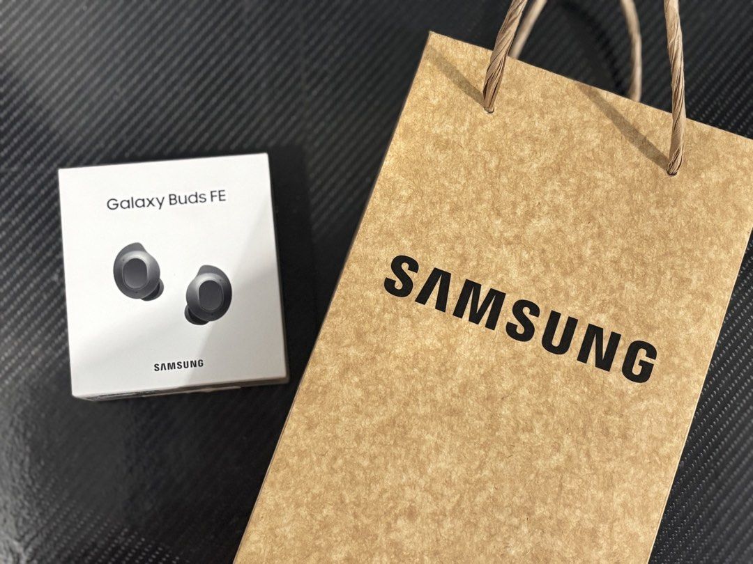 Samsung Ear buds (Category: Earphones) located in Manila. Submitted by kattlacsamana (Listing ID 1449144880, Image 1). Description: .