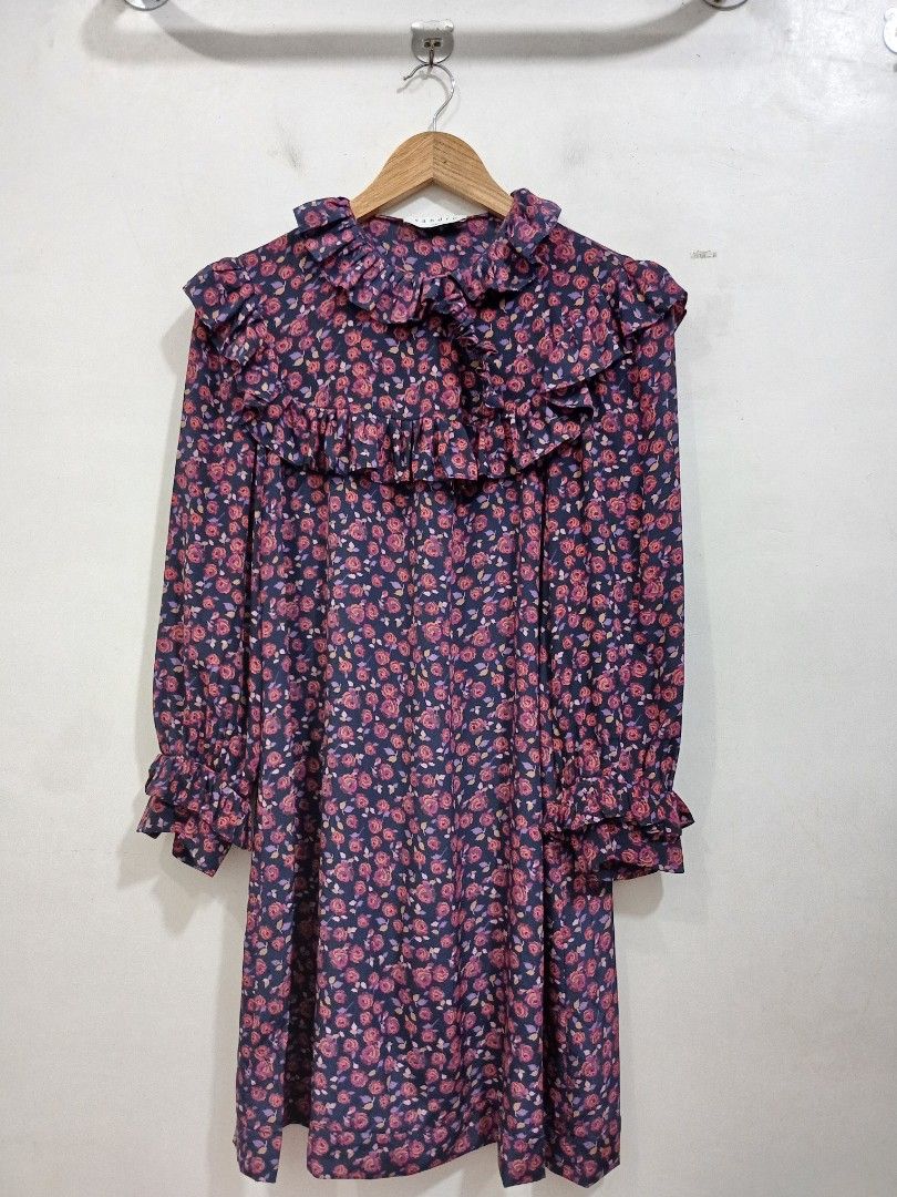 Sandro Silk Ruffled Floral Mini Dress (Category: Luxury Accessories) located in Taytay. Submitted by leanmark103093 (Listing ID 1449248904, Image 1). Description: S∆NDR0 0rig Silk Ruffled Floral Mini Dress Size 1 on tag W18 L35 Good as new No issue 📩📩📩📩.
