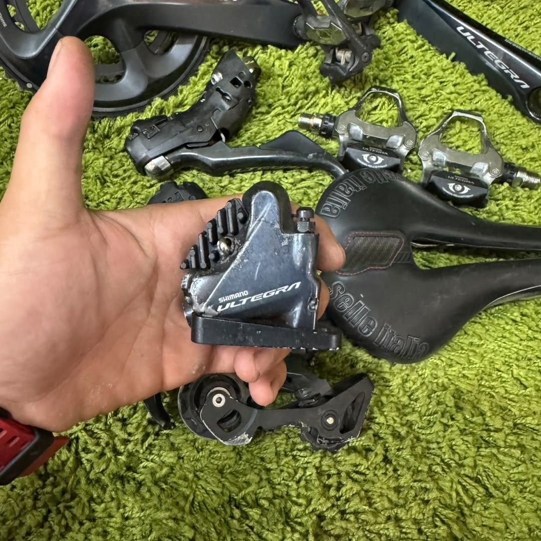 Shimano Ultegra Road Bike Groupset Crankset Shifters Pedals Saddle (Category: Bicycles) located in Kadok. Submitted by dsmizzaza (Listing ID 1449246408, Image 3). Description: Area Kelantan ✅Item Used/Bundle Singapore Berminat/Interested 016 472 7883.