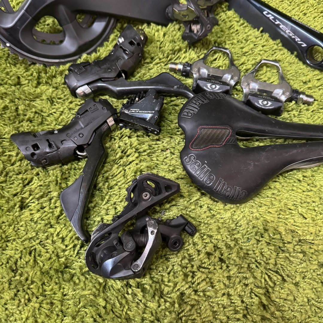 Shimano Ultegra Road Bike Groupset Crankset Shifters Pedals Saddle (Category: Bicycles) located in Kadok. Submitted by dsmizzaza (Listing ID 1449246408, Image 2). Description: Area Kelantan ✅Item Used/Bundle Singapore Berminat/Interested 016 472 7883.