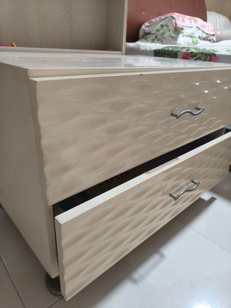 Side table (Category: Shelves, Cabinets & Racks) located in Singapore. Submitted by hallokitty21 (Listing ID 1449221232, Image 2). Description: .
