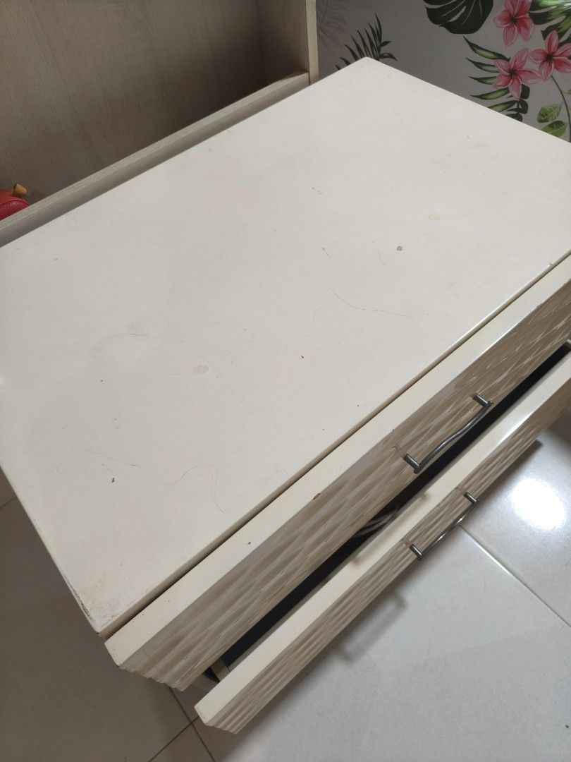 Side table (Category: Shelves, Cabinets & Racks) located in Singapore. Submitted by hallokitty21 (Listing ID 1449221232, Image 1). Description: .