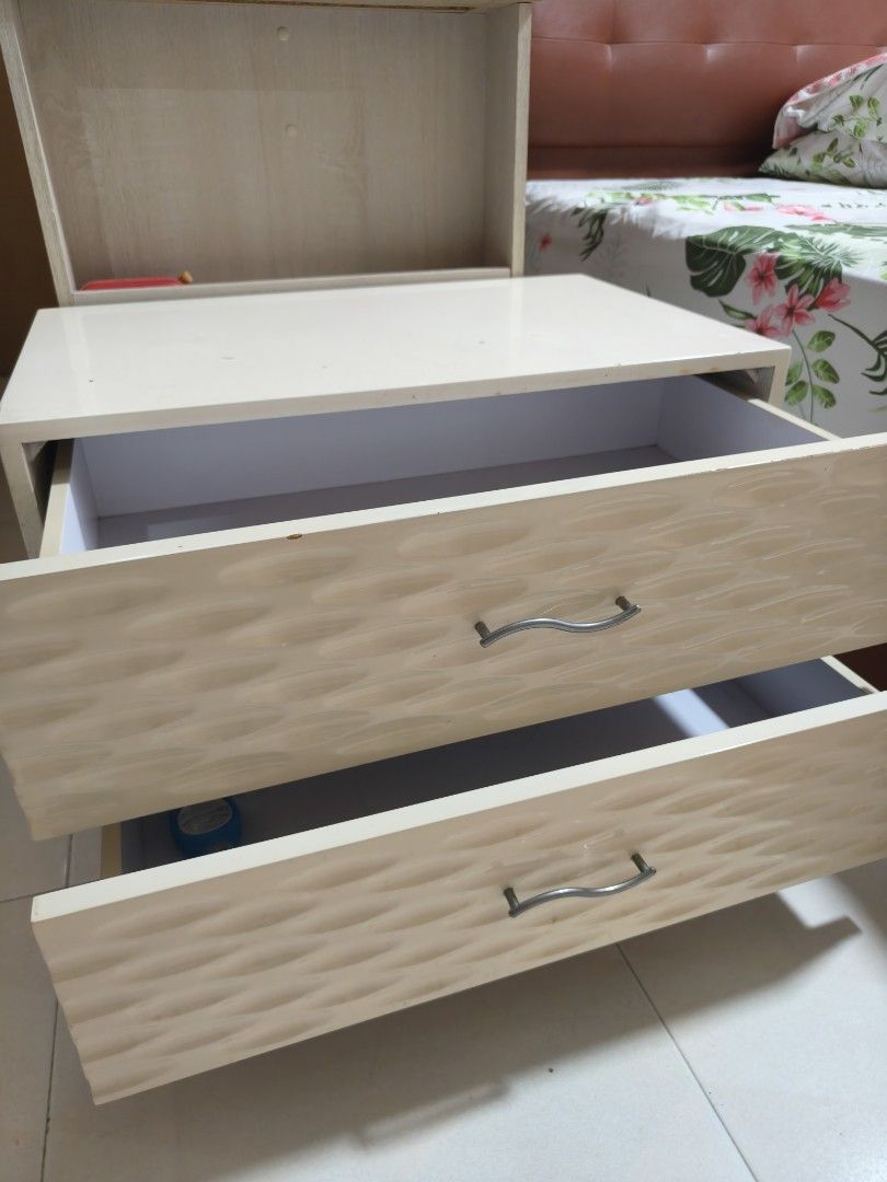 Side table (Category: Shelves, Cabinets & Racks) located in Singapore. Submitted by hallokitty21 (Listing ID 1449221232, Image 3). Description: .