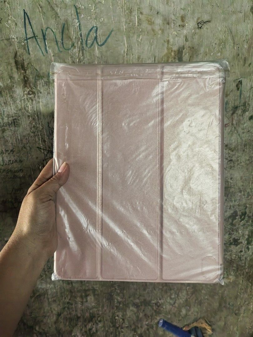 Spigen iPad Pro 12.9" Smart Fold Case (Category: Cases & Sleeves) located in Paranaque City. Submitted by furugiyafinds (Listing ID 1449155053, Image 1). Description: -This item is from UK auction so manage your expectations. Na stock lang sya pero in good condition pa din. - Brand: Spigen - Model: Smart Fold Case - Compatibility: iPad Pro 12.9 inch - Color: Pink - Features: Smart fold design for versatile viewing - Condition: Lightweight, good f