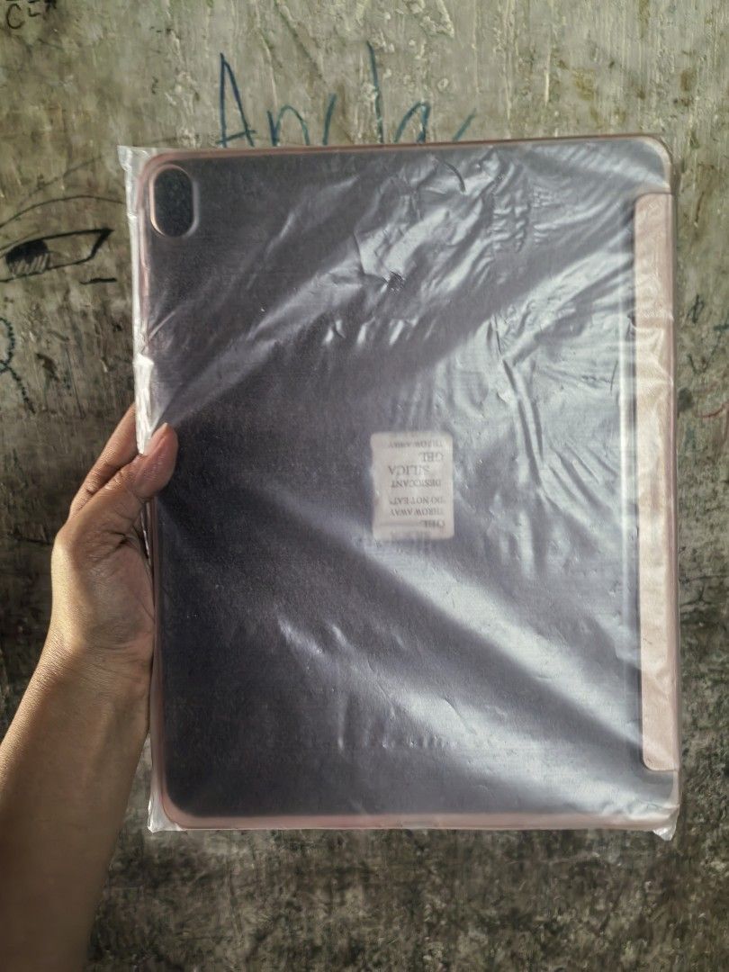 Spigen iPad Pro 12.9" Smart Fold Case (Category: Cases & Sleeves) located in Paranaque City. Submitted by furugiyafinds (Listing ID 1449155053, Image 2). Description: -This item is from UK auction so manage your expectations. Na stock lang sya pero in good condition pa din. - Brand: Spigen - Model: Smart Fold Case - Compatibility: iPad Pro 12.9 inch - Color: Pink - Features: Smart fold design for versatile viewing - Condition: Lightweight, good f