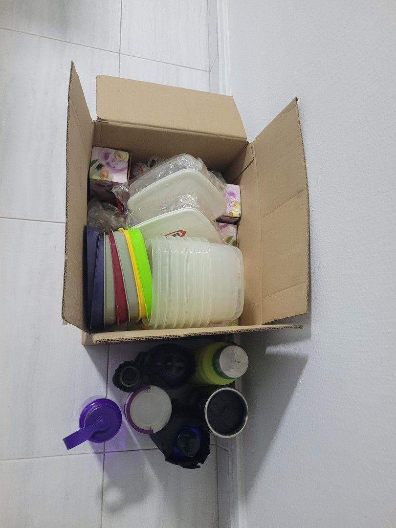 Stackable Food Containers and Assorted Water Bottles507290190884392961