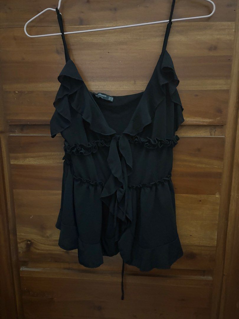 Stradivarius Strappy Bow Top (Category: Sleeveless) located in Cebu City. Submitted by declutterie13 (Listing ID 1449234667, Image 1). Description: .