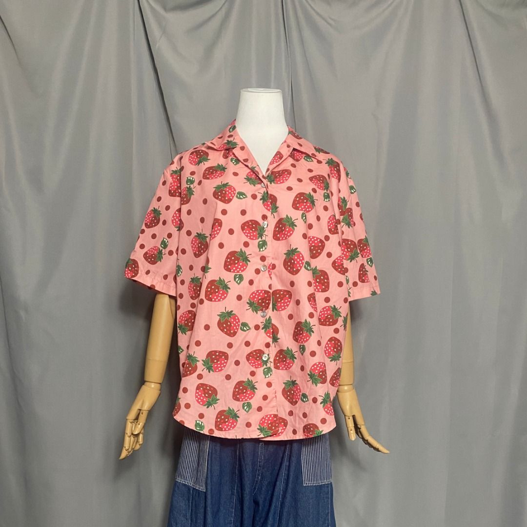 SALE Strawberry Print Shirt Top (Category: Others Tops) located in Las Pinas. Submitted by ipickyou (Listing ID 1449277509, Image 1). Description: Unwashed Condition: 10/10 𝗣𝗿𝗶𝗰𝗲: ₱𝟯𝟴𝟬 𝗠𝗲𝗮𝘀𝘂𝗿𝗲𝗺𝗲𝗻𝘁𝘀 𝘄𝗵𝗲𝗻 𝗹𝗮𝗶𝗱 𝗳𝗹𝗮𝘁: -Shoulder to shoulder: 19” -Armpit to armpit: 23” -Length: 26 1/2”.
