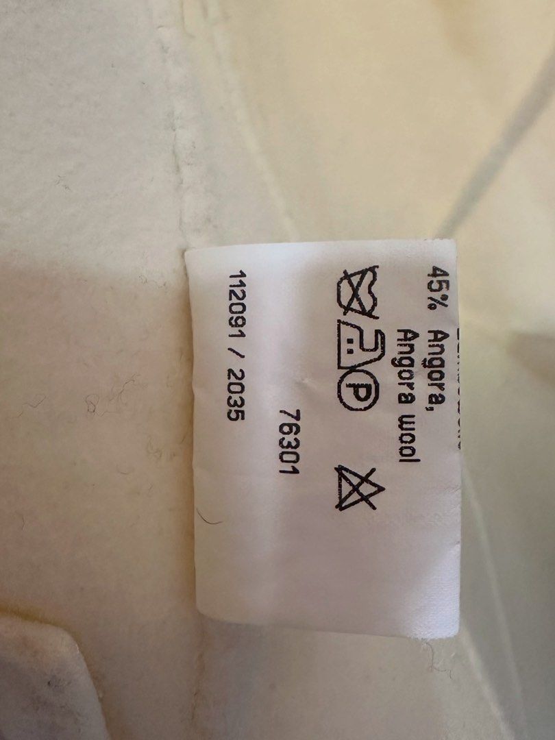 STRENESSE （分類：外套及戶外衣服）位於 Hong Kong。 由 preownedluxuryclotheshk 提交（商品編號 1449137425，圖片 3）。簡介： Massive winter clearance 冬天衣服大清倉 現在買慳好多 歡迎預約香港鰂魚涌東建工廠大廈2樓D 請體諒本店不再接受講價已經去到最低價 。