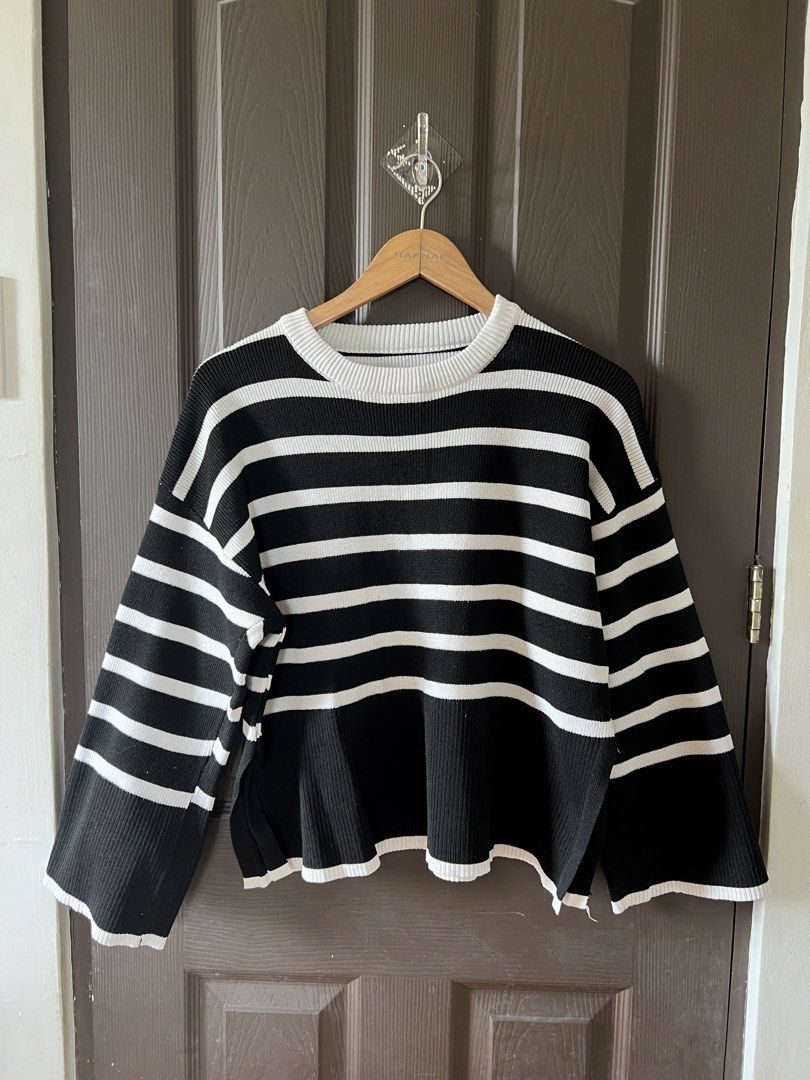 Stripes Long Sleeves Knitted (Category: Longsleeves) located in Quezon City. Submitted by virtualapproach (Listing ID 1449294396, Image 3). Description: 2 colors available Freesize Fits small to xl .