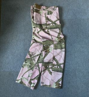 (Category: ) located in . Submitted by treasurethings02 (Listing ID 1449116947, Image 1). Description: .