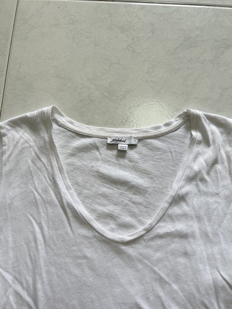 Subdued Basic T-shirt White Basic Tee (Category: Shirts) located in Singapore. Submitted by wxcloset (Listing ID 1449273041, Image 2). Description: - Brand: Sukkha - Style: Basic White T-shirt - Features: Soft fabric, comfortable feel - Versatility: Easy to pair with any outfit - Ideal for: Everyday wear.