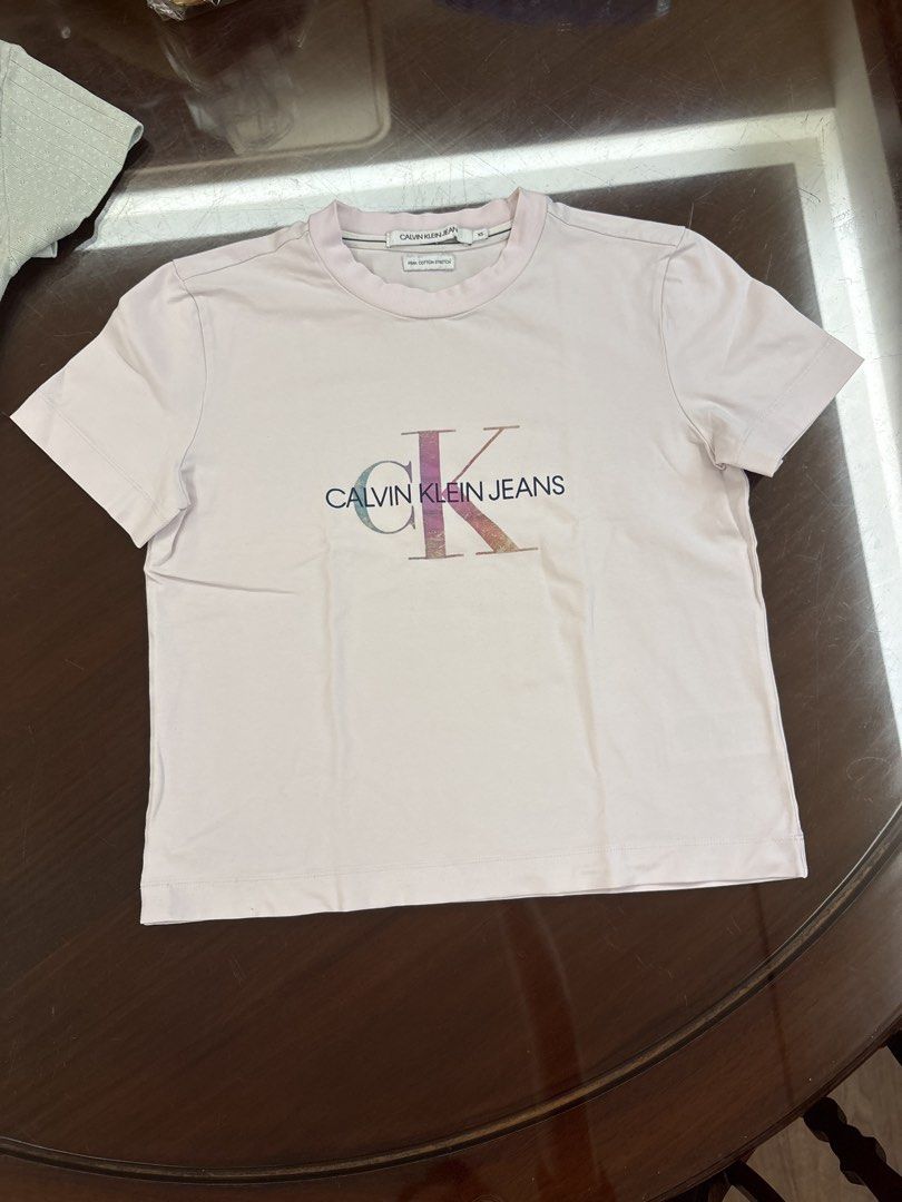 Calvin Klein粉紅色T恤 （分類：T-shirt）位於 Hong Kong。 由 bleehblah 提交（商品編號 1449281555，圖片 3）。簡介： 。