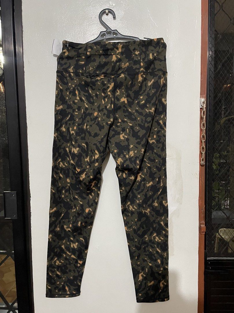 Target Active Mid Rise 7/8 Length Leggings Size 10 (Category: Activewear) located in Mexico. Submitted by trustkat (Listing ID 1449238439, Image 2). Description: - Target Active leggings in a cool camo print - Mid-rise, 7/8 length - Moisture-wicking and durable stretch fabric - Convenient back waistband pocket - Made with Repreve recycled materials - Size: 10.