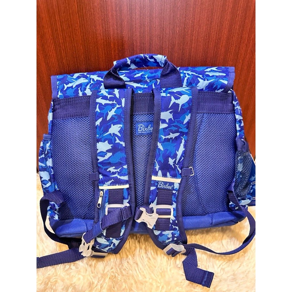 TAS BIXBEE BACKPACK KIDS SHARK (Kategori: Orang Tua, Bayi & Anak - Lainnya) berada di Indramayu. Dikirim oleh oks.preloved (ID iklan 1449226376, Gambar 2). Deskripsi: Moms yang nyari ransel BIXBEE buat anak sekolah, produk Amerika, cek oren di opsi pengiriman, barang baru, bagus banget, minus dikit aja. pake promo jadi 260 ribuan aja.