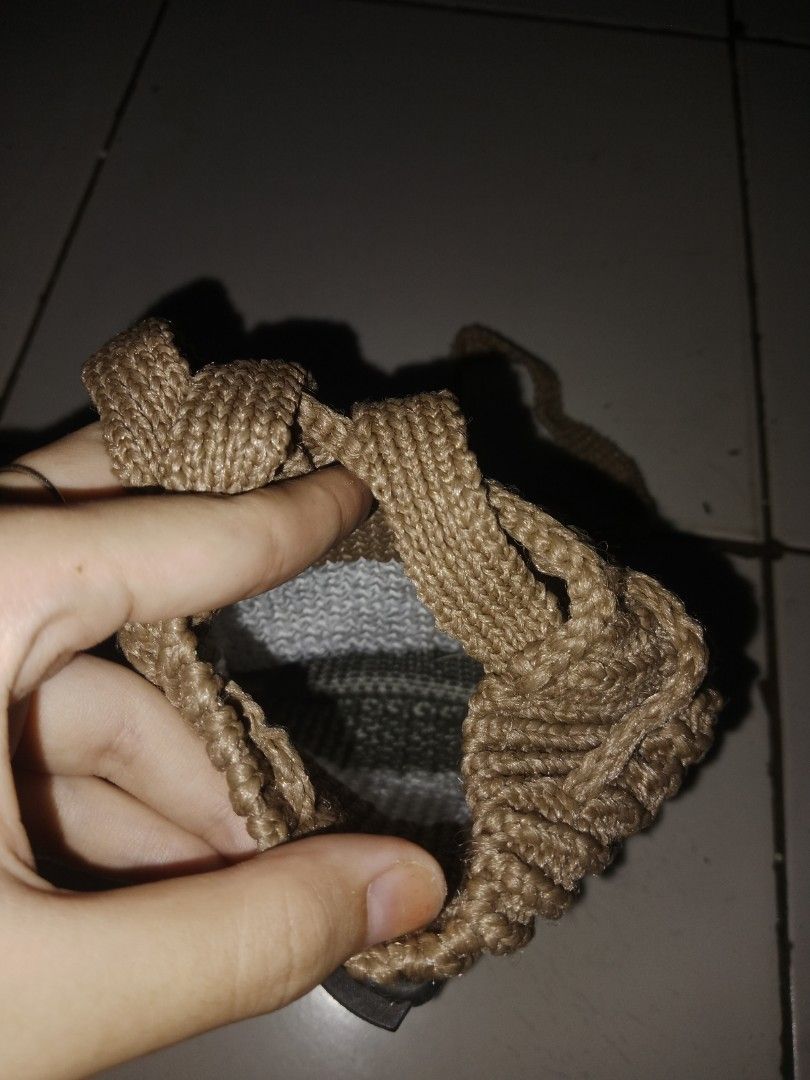 tas selempang rajut (Kategori: Tas & Dompet Wanita) berada di Tangerang. Dikirim oleh ratu_preloved_ (ID iklan 1449292074, Gambar 2). Deskripsi: .