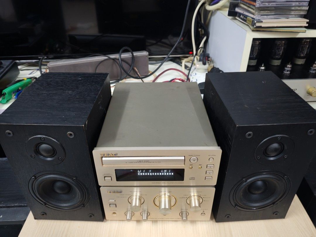 TEAC Stereo AMPLIFIER &CD Palyer組合連喇叭 （分類：Soundbar、揚聲器、藍牙喇叭、耳擴）位於 Hong Kong。 由 kenneth000517 提交（商品編號 1449282240，圖片 3）。簡介： TEAC STEREO AMPLIFIER& CD Player播放機連擴音機同喇叭一對。金色機身，PD-H300 同 A-H300 型號。Amplifier带LP黑胶Input，原子粒输出靓聲；CD PLAYER已换新皮带，采用Sony激光头，读碟快而稳，運作全正常，有試片。长沙湾或粉嶺站交收。。